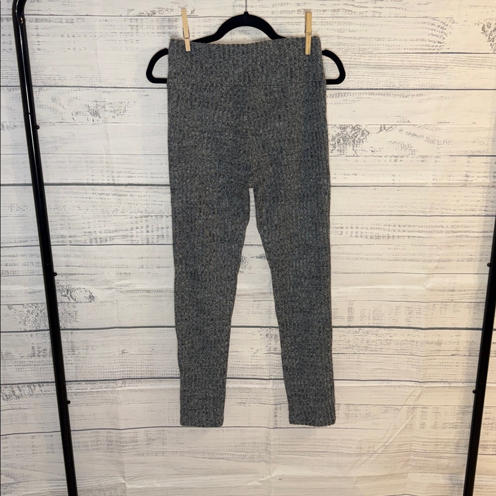 NWOT Gray Knit Leggings - Picture 5 of 8